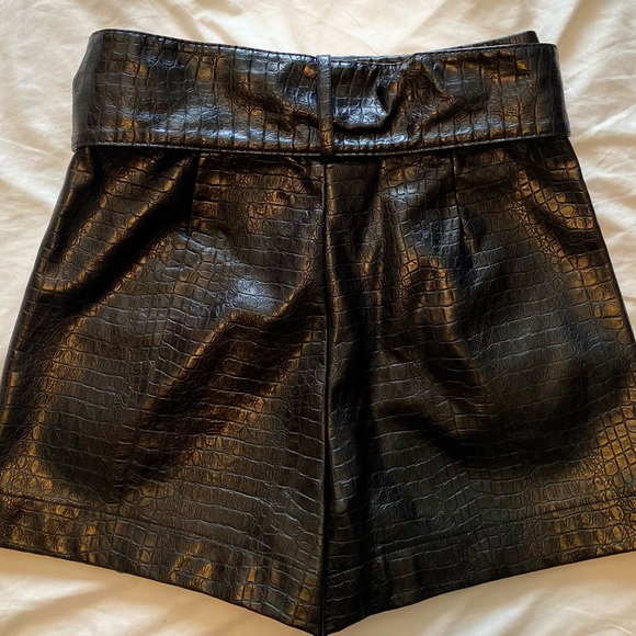 ZARA CROCODILE LEATHER SKORT - Picture 3 of 3